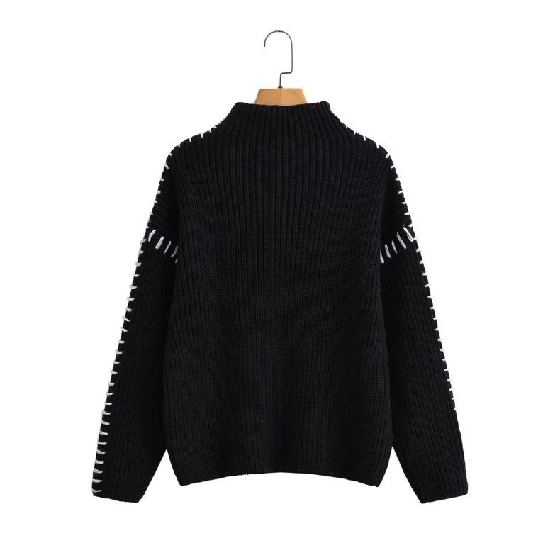 STRICK SWEATER MIT WEIẞEN AKZENTEN