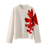 SWEATER MIT ROTER BLUME