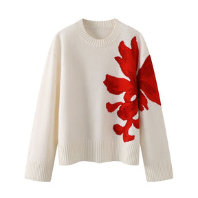 SWEATER MIT ROTER BLUME